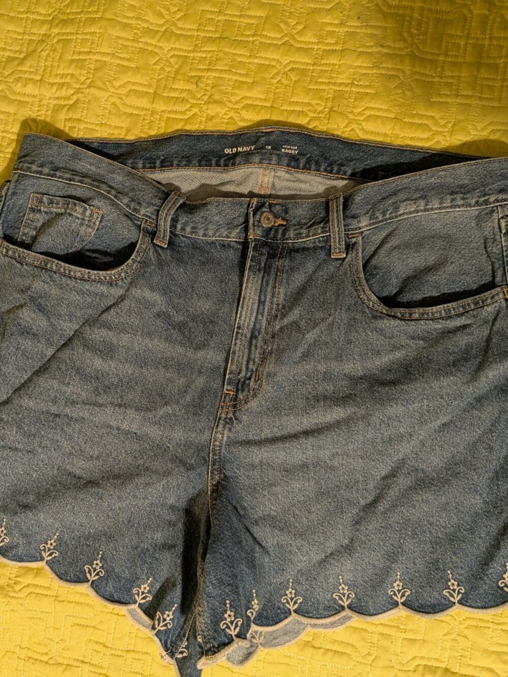 NWOT High Rise Baggy Old Navy Scalloped Edge Shorts Size 18